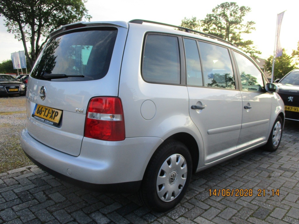 Volkswagen Touran 1.6-16V FSI APK 3-7-2027 foto's