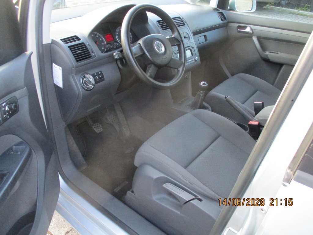 Volkswagen Touran 1.6-16V FSI APK 3-7-2027 foto's