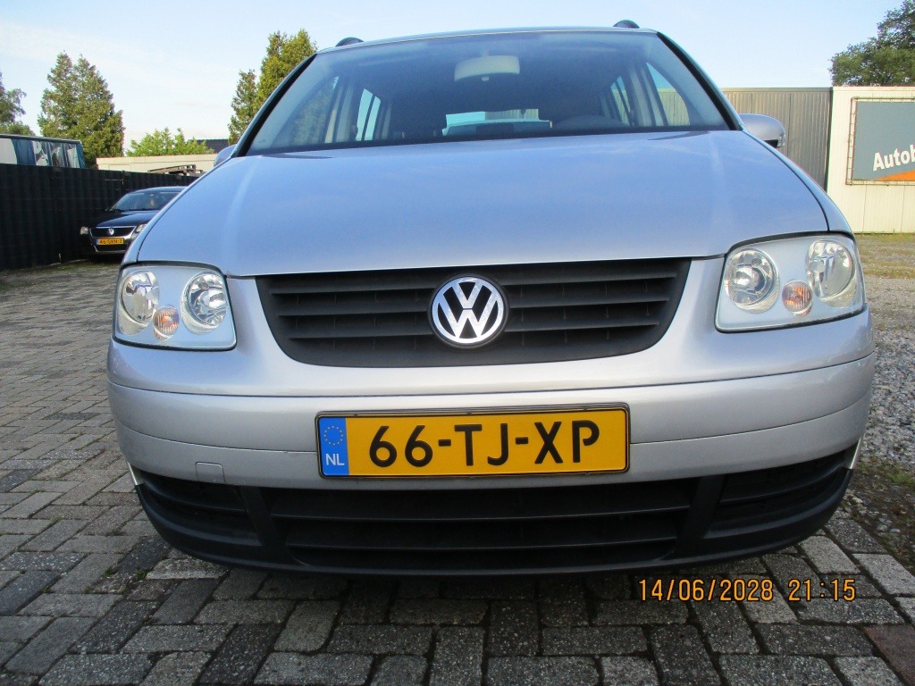 Volkswagen Touran 1.6-16V FSI APK 3-7-2027 foto's