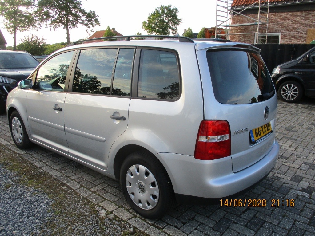 Volkswagen Touran 1.6-16V FSI APK 3-7-2027 foto's