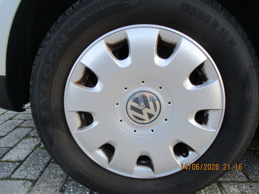 Volkswagen Touran 1.6-16V FSI APK 3-7-2027 foto's
