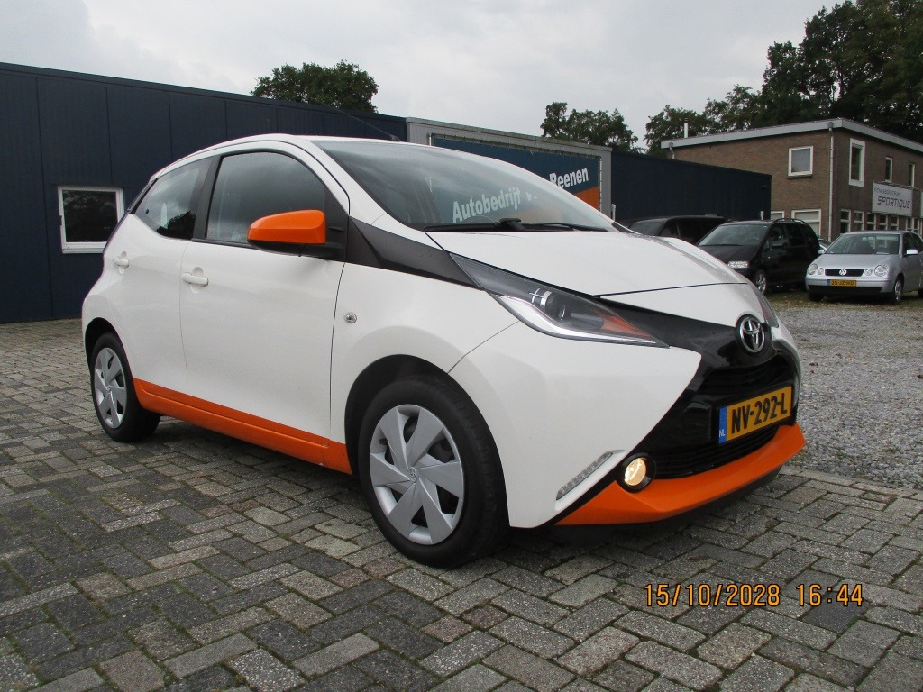 Toyota Aygo 1.0 VVT-i x-play navi cruise foto's