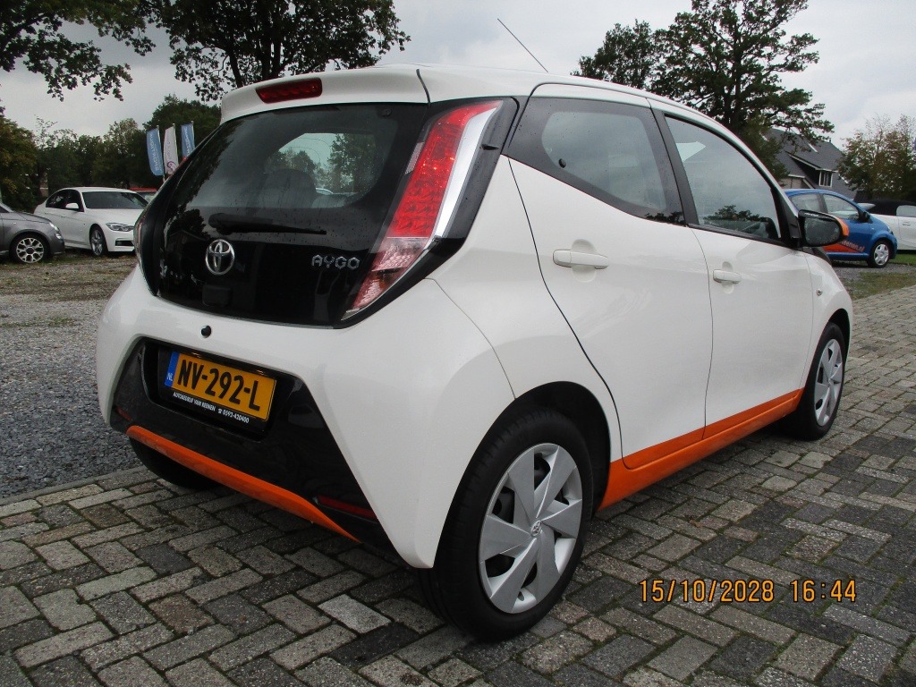 Toyota Aygo 1.0 VVT-i x-play navi cruise foto's