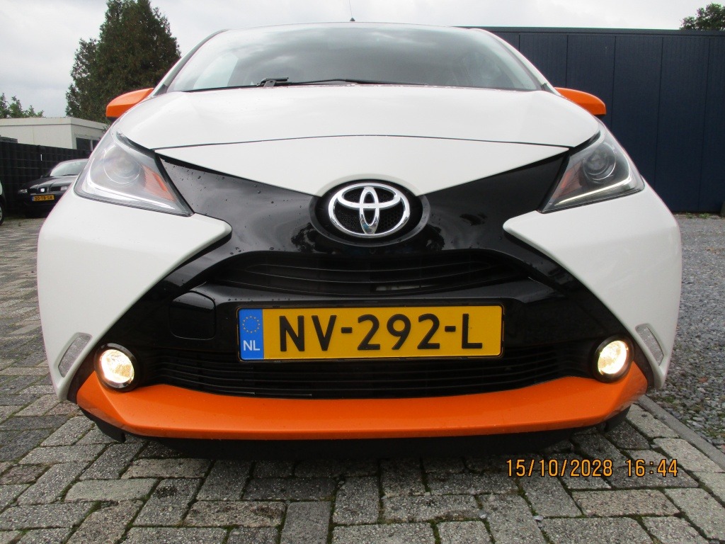 Toyota Aygo 1.0 VVT-i x-play navi cruise foto's