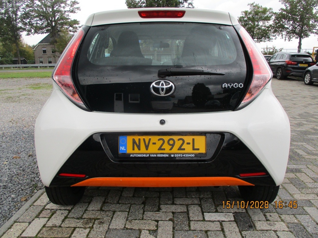 Toyota Aygo 1.0 VVT-i x-play navi cruise foto's