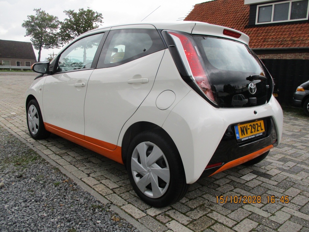 Toyota Aygo 1.0 VVT-i x-play navi cruise foto's