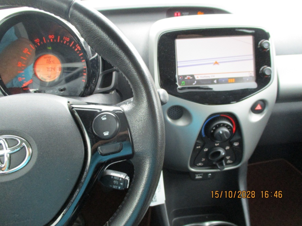 Toyota Aygo 1.0 VVT-i x-play navi cruise foto's
