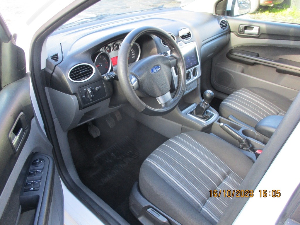 Ford FOCUS Wagon 1.6 Comf AIRCO APK 4-27 foto's