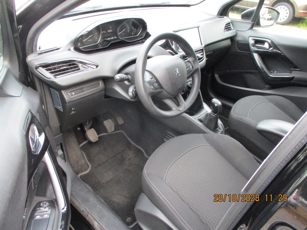 Peugeot 208 1.2 PureT. Blue Lion foto's