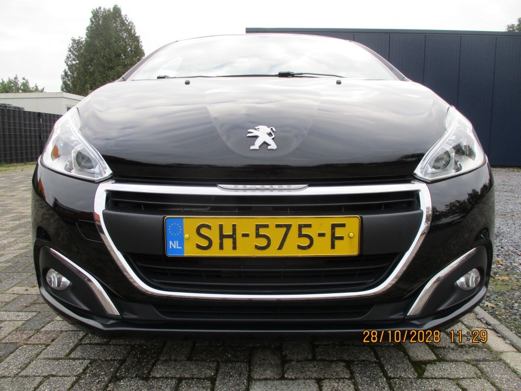 Peugeot 208 1.2 PureT. Blue Lion foto's